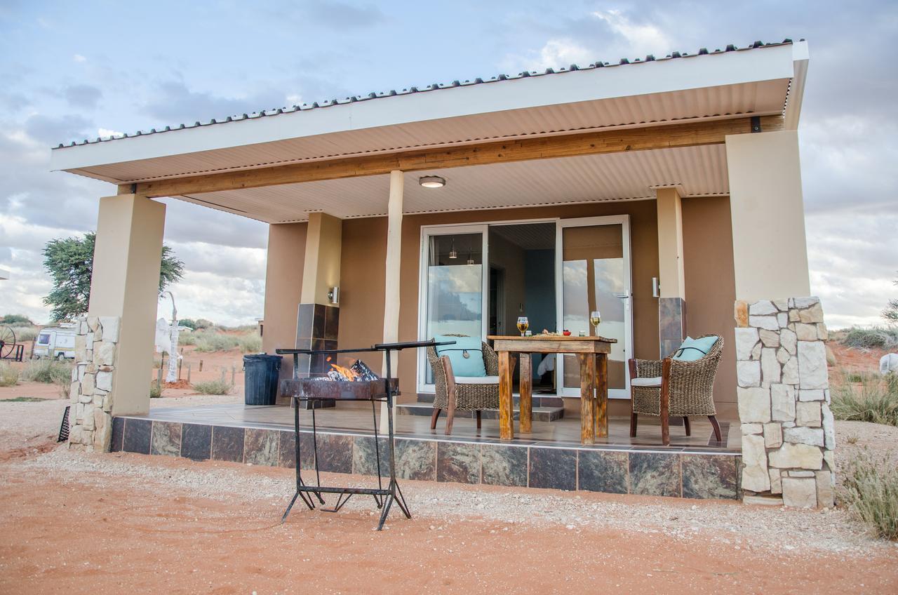 Kgalagadi Lodge Askham ภายนอก รูปภาพ