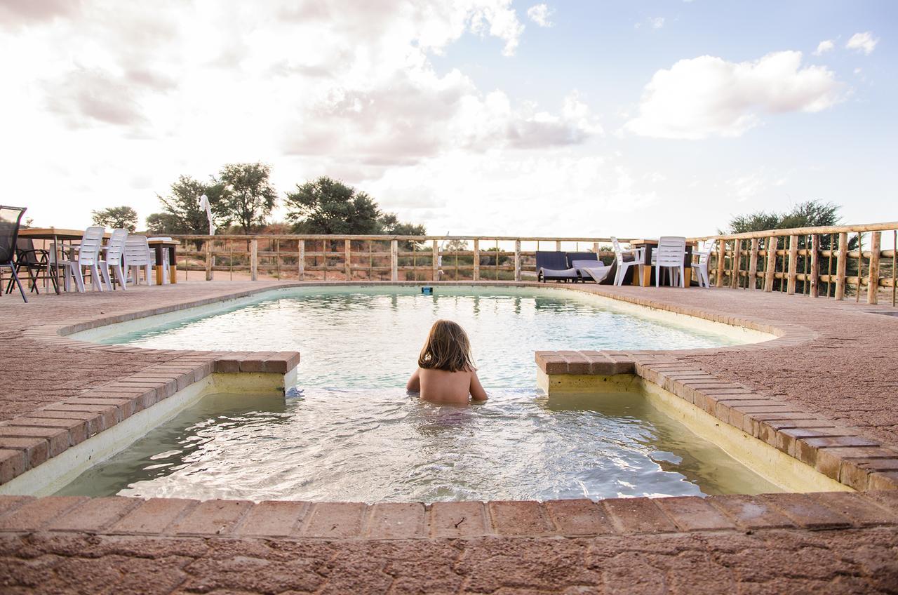Kgalagadi Lodge Askham ภายนอก รูปภาพ