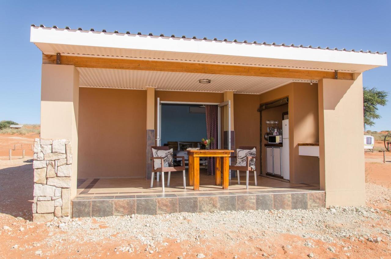 Kgalagadi Lodge Askham ภายนอก รูปภาพ