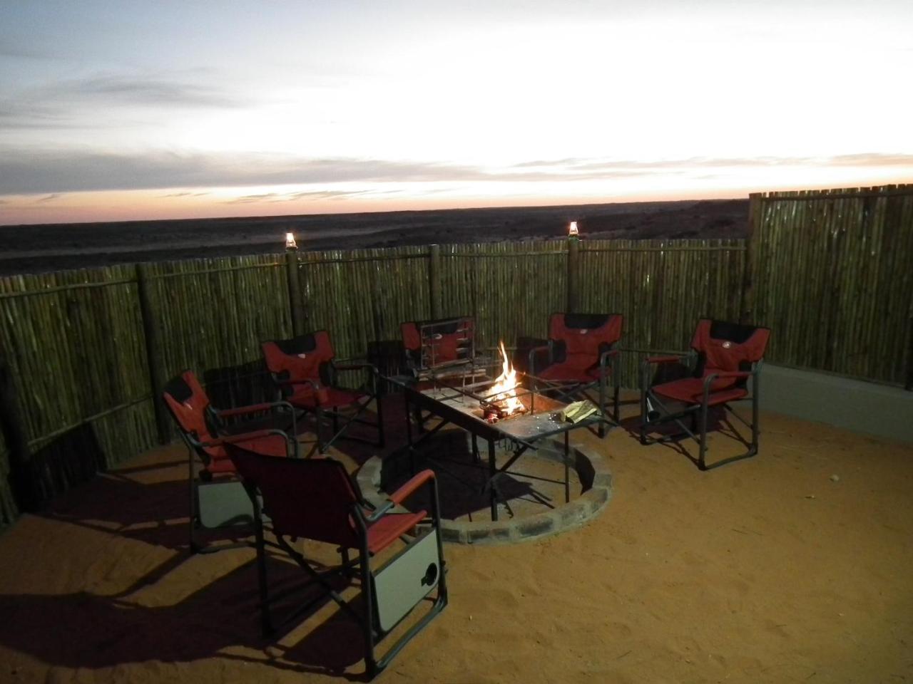 Kgalagadi Lodge Askham ภายนอก รูปภาพ